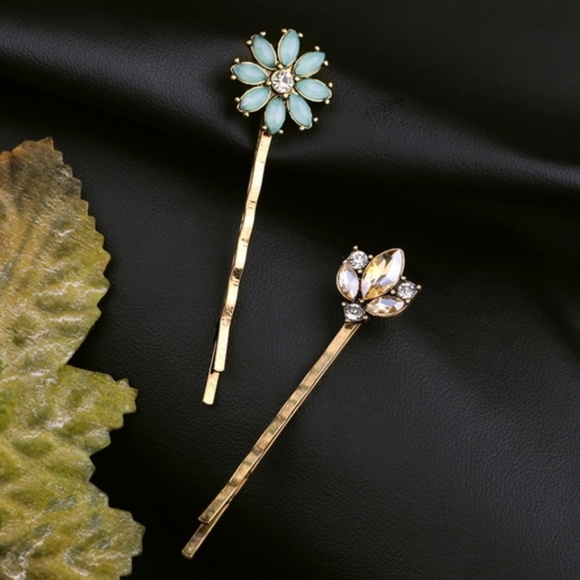 Pretty White Green Spring Floral Flower Rhinestone Hair Clips - Picture 4 of 6